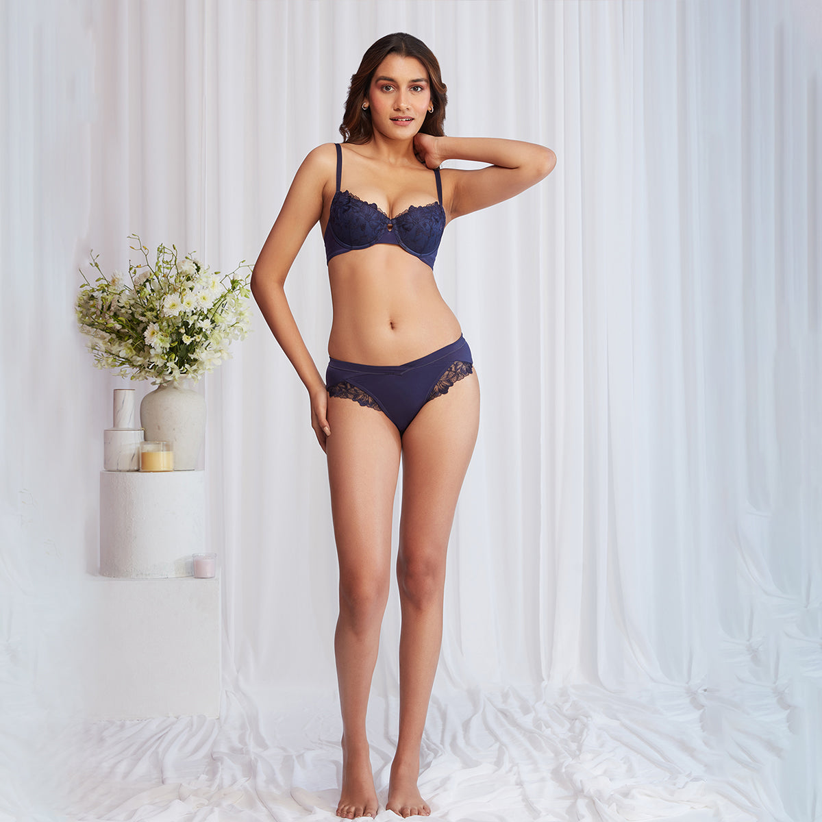 Nykd By Nykaa Balconette Padded Wired Lace Bra-Navy NYB222