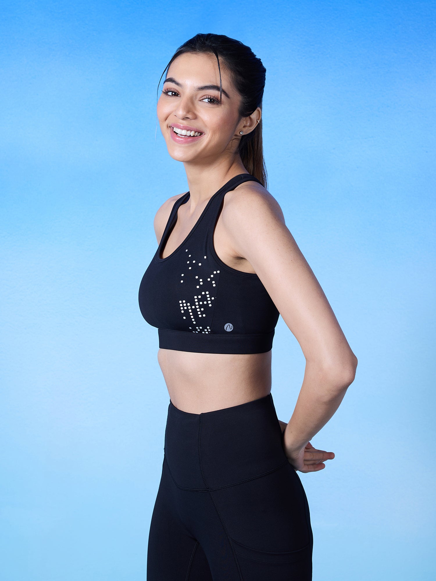 Sports Bra with Criss-cross straps and Back Closure - NYK310- Surf The –  Nykd by Nykaa