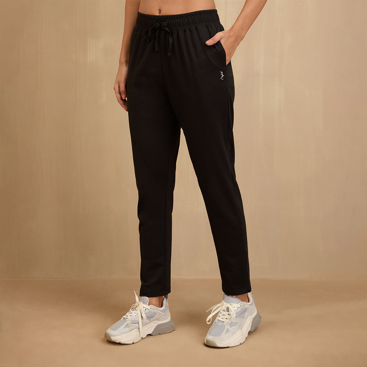 Nykd By Nykaa All Day Cotton Comfort Pant with Zip Pockets-NYAT502-Jet Black