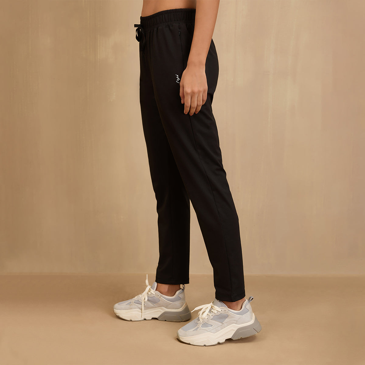 Nykd By Nykaa All Day Cotton Comfort Pant with Zip Pockets-NYAT502-Jet Black