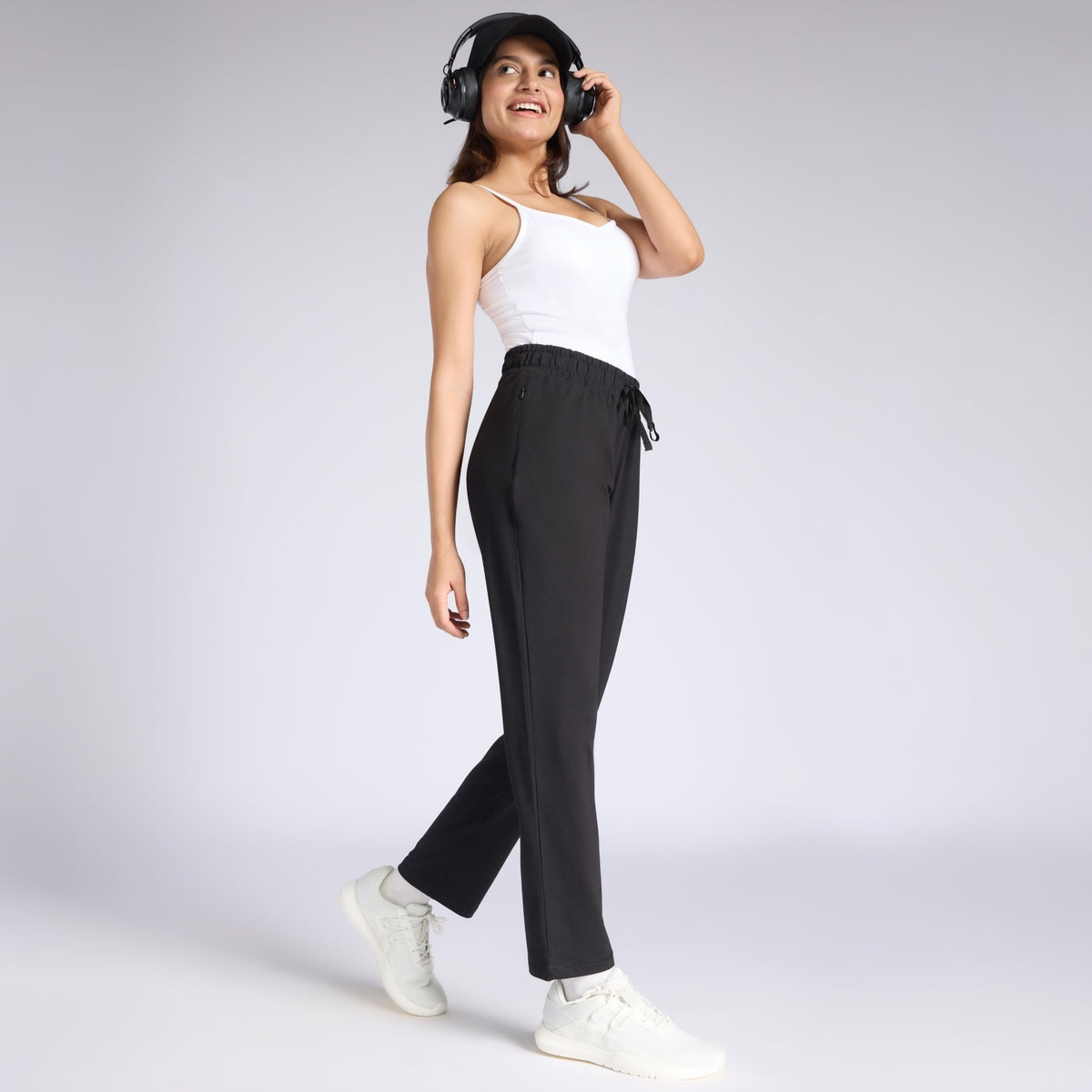 Nykd By Nykaa Ultimate Cotton Travel Pants- Relaxed Fit with Spill-Safe Zip Pockets NYAT502 Jet Black