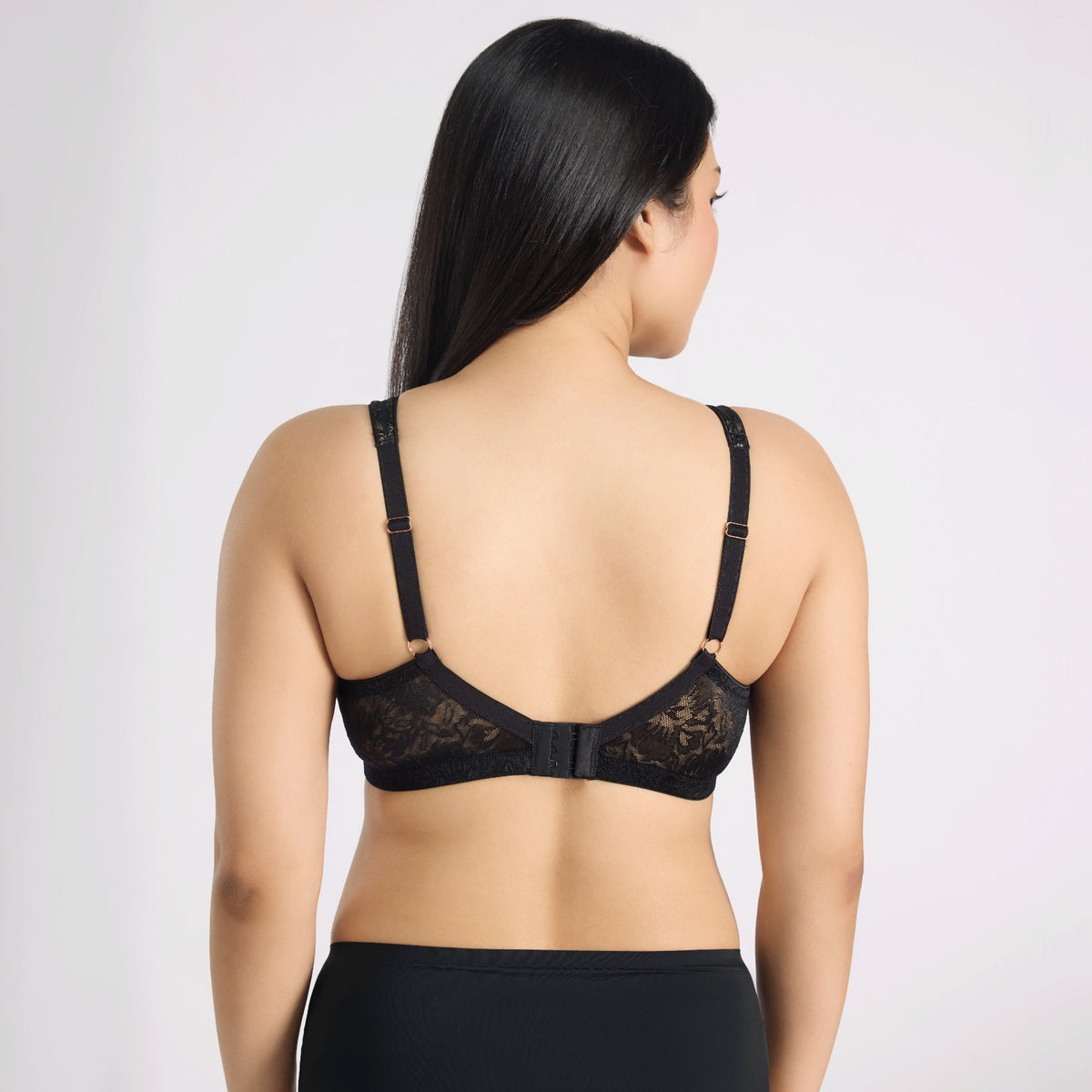 Nykd by Nykaa Shape & Sculpt Lace Super Support Non Padded Non Wired Bra-Black NYB341