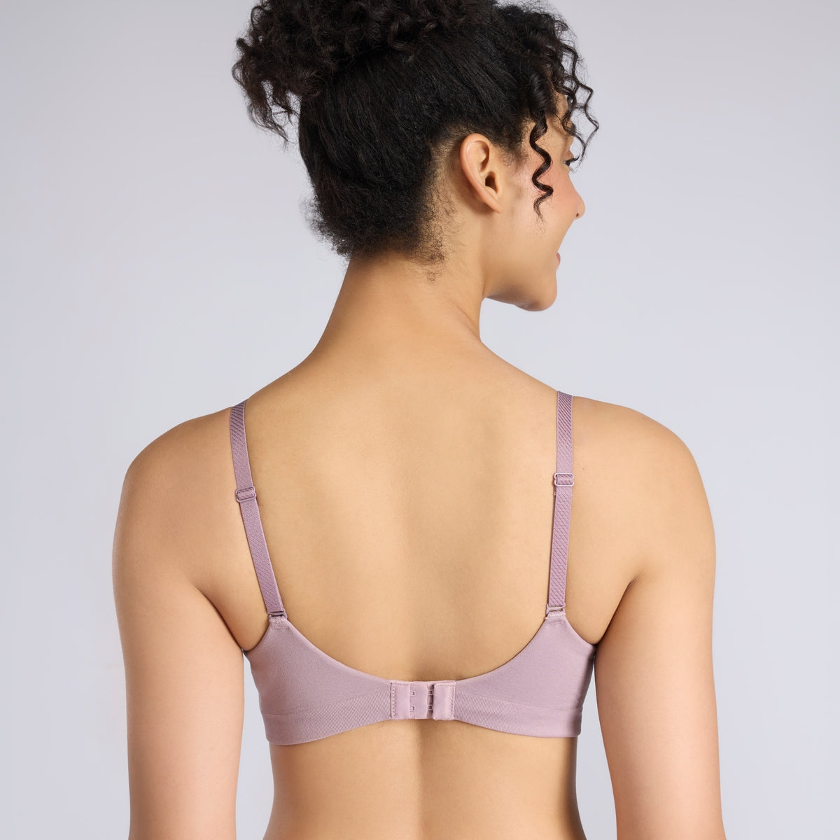 Nykd By Nykaa Adapt360° Seamless NBL Multiway Non-Wired  Everyday T-Shirt Bra With In-Built Padded Cups NYB428 Lavender