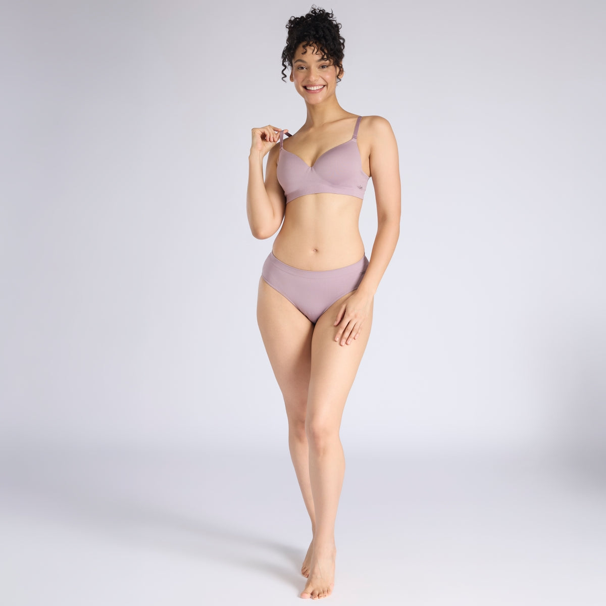 Nykd By Nykaa Adapt360° Seamless NBL Multiway Non-Wired  Everyday T-Shirt Bra With In-Built Padded Cups NYB428 Lavender