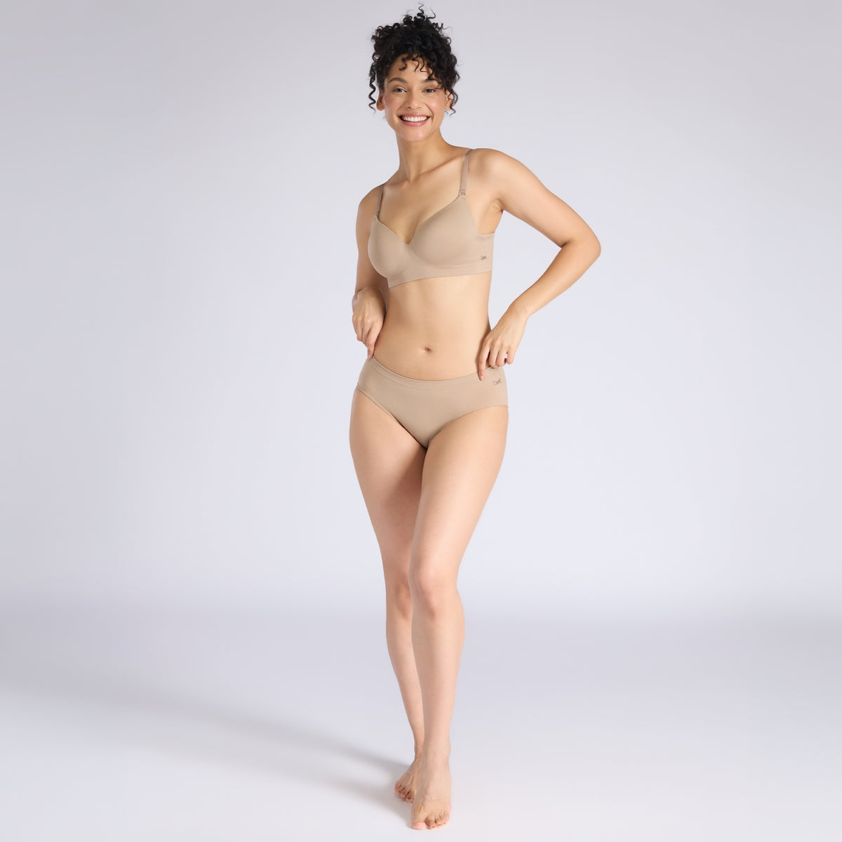 Nykd By Nykaa Adapt360° Seamless NBL Multiway Non-Wired  Everyday T-Shirt Bra With In-Built Padded Cups NYB428 D Nude