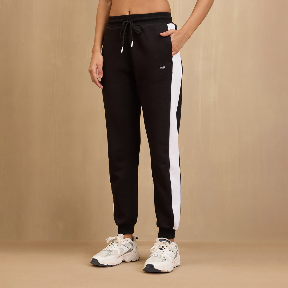 NYKD By Nykaa Cozy Fleece Joggers -NYLE501-Jet Black