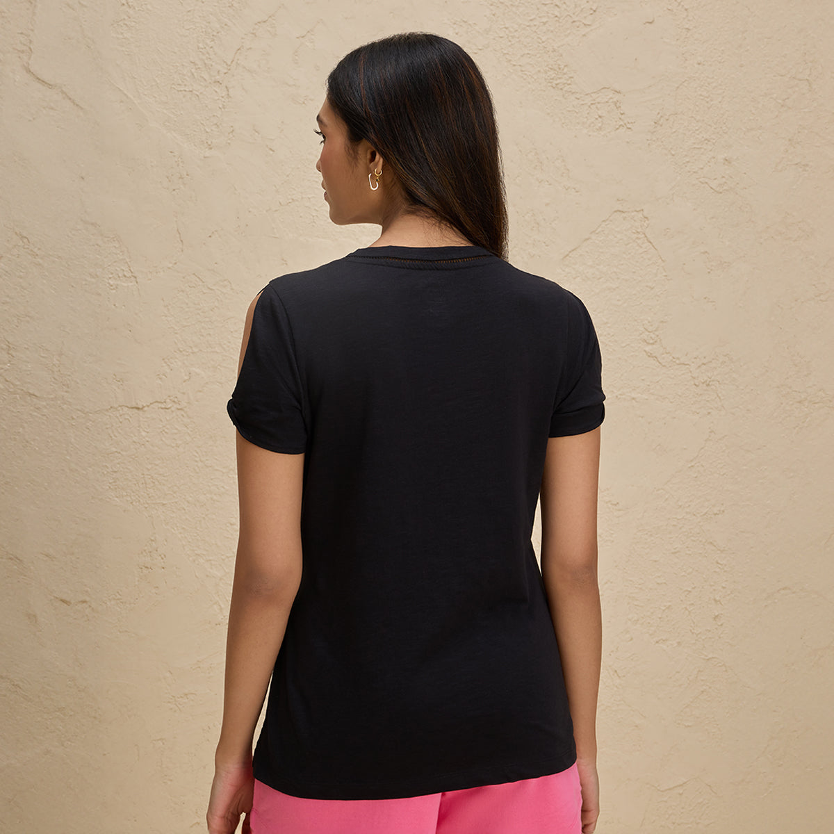 Nykd By Nykaa Summer Essential Super Comfy Relaxed V Neck Slub Cotton Tee-NYLE513-Black