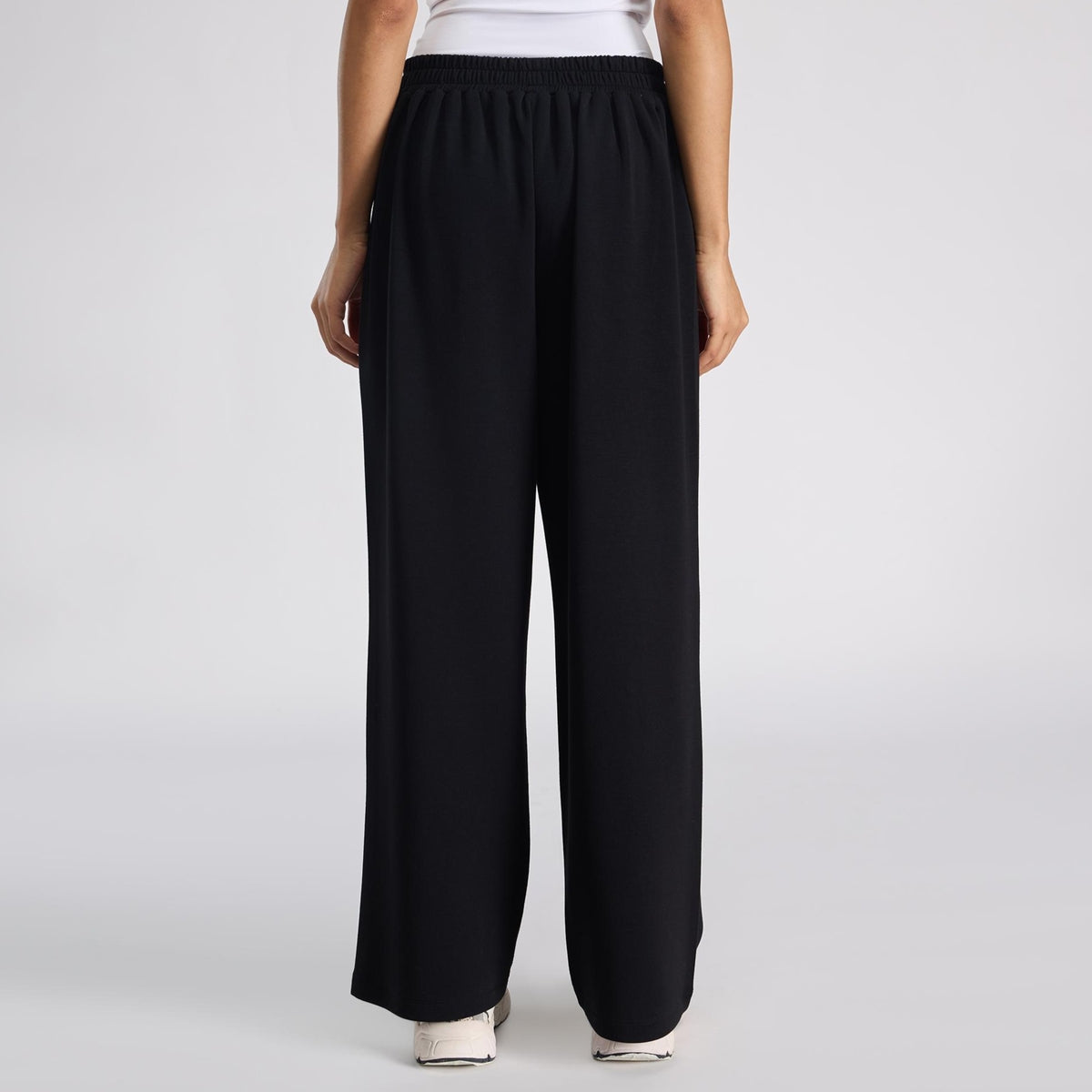 Nykd by Nykaa Luxe Modal Scuba Wide Leg Pants With Side Pockets For Travel & Everyday Wear NYS964 Black