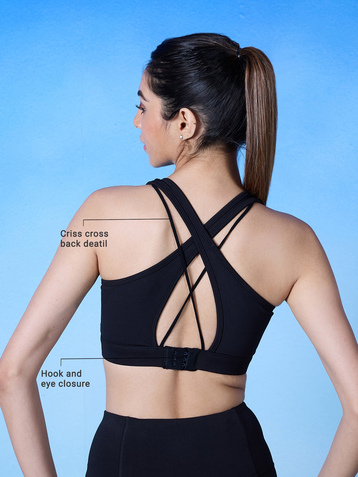 Nykd By Nykaa Full Coverage Sports Bra with Criss-cross Back Opening-NYK298-Jet Black