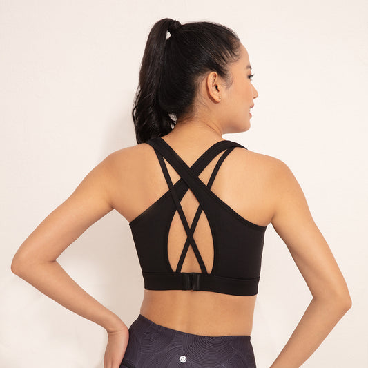 LSKD - Now Live ✨ AGILE SPORTS BRA ✨⁠ The new relaxed everyday fit.⁠  Featuring a twist design bust detail & roulette back strap design.⁠  Dropping in black & white.⁠ Shop Now